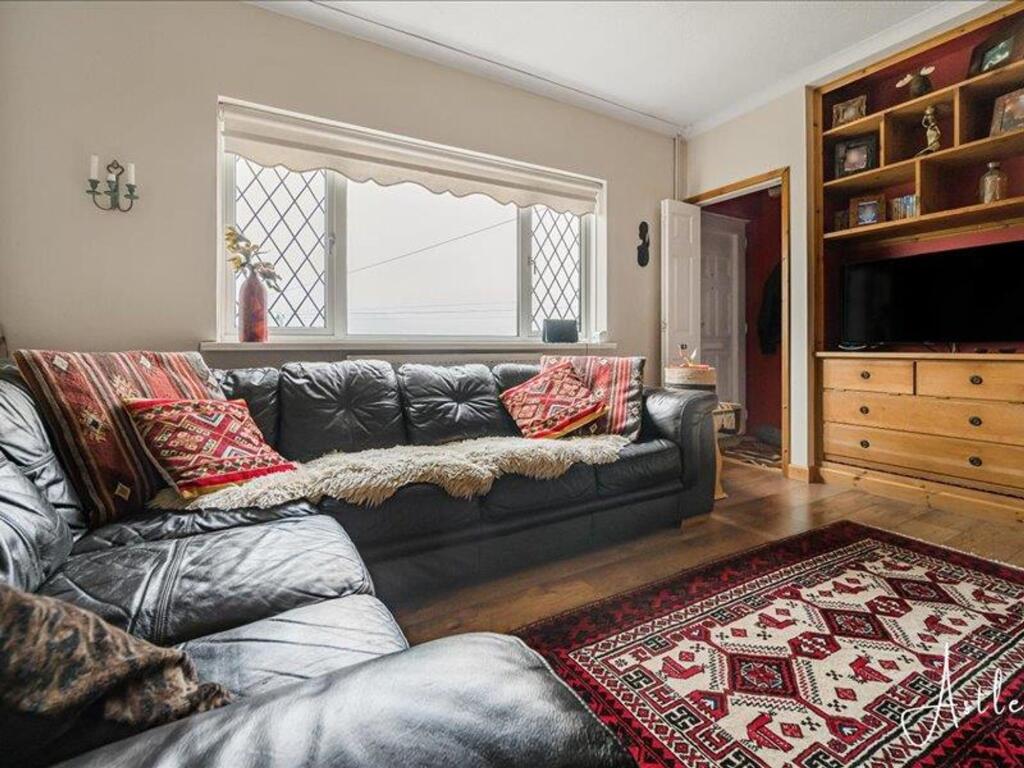 House in Tonna, Neath Port Talbot - More
