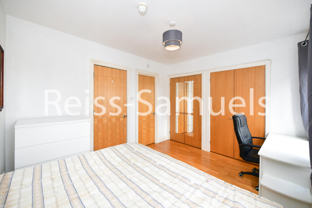 6 bedroom town house for rent