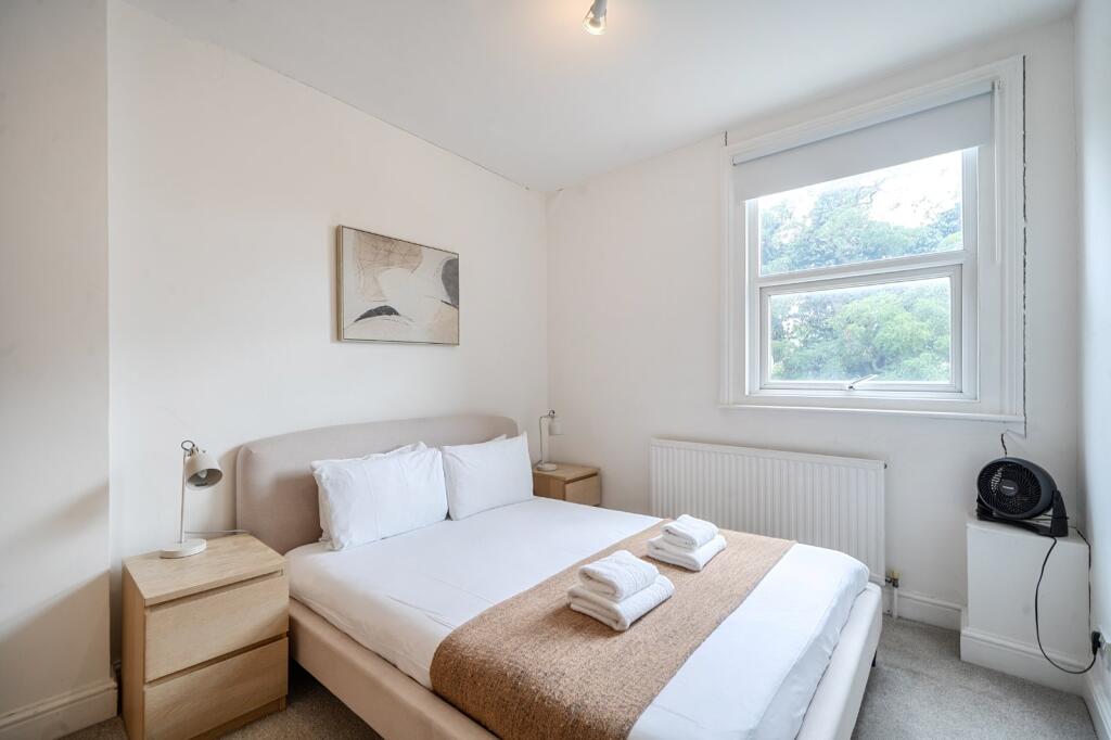House in London, Brondesbury Park, Queen's Park - View 4