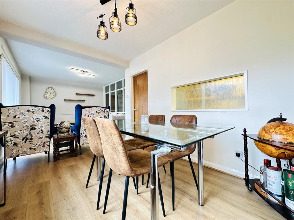 Apartment in Leeds, Park Villas, Roundhay - View 3