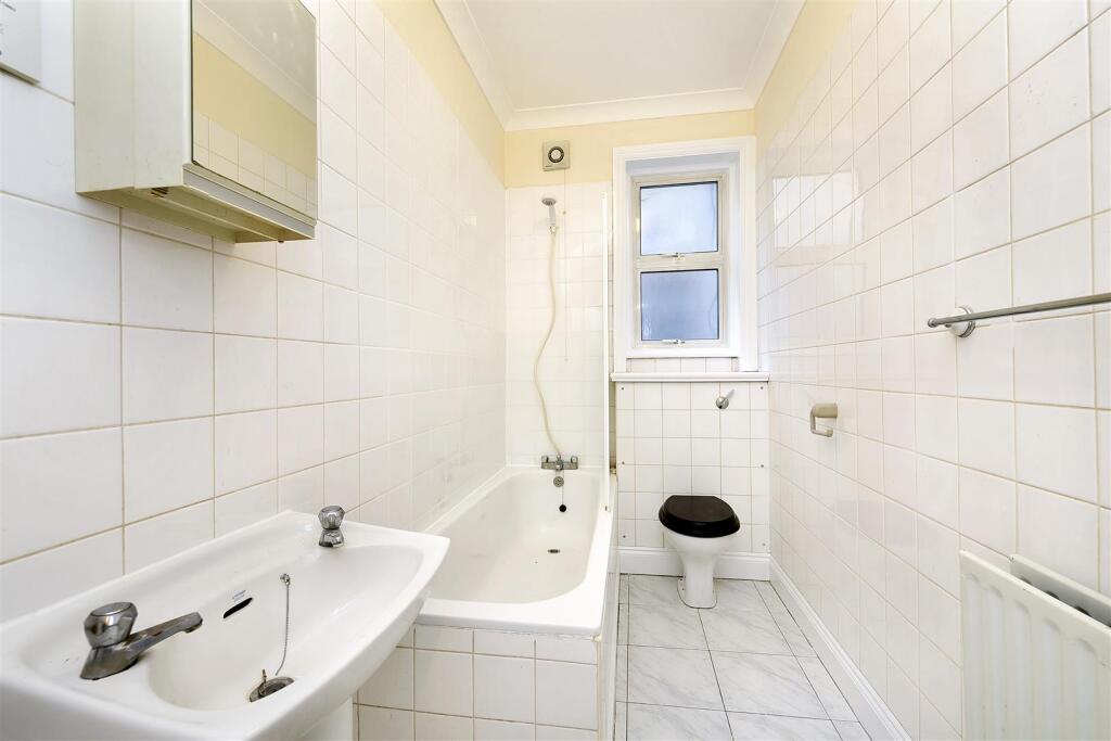 Apartment in London, Strawberry Hill - View 4