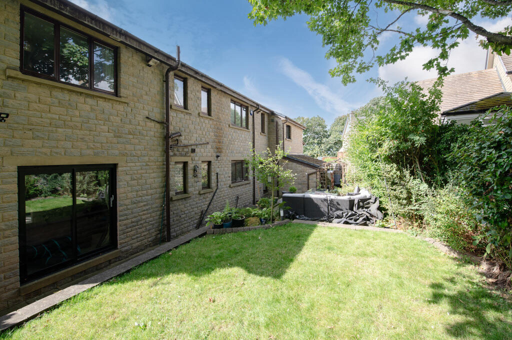 House in Bradford, Bingley - View 4