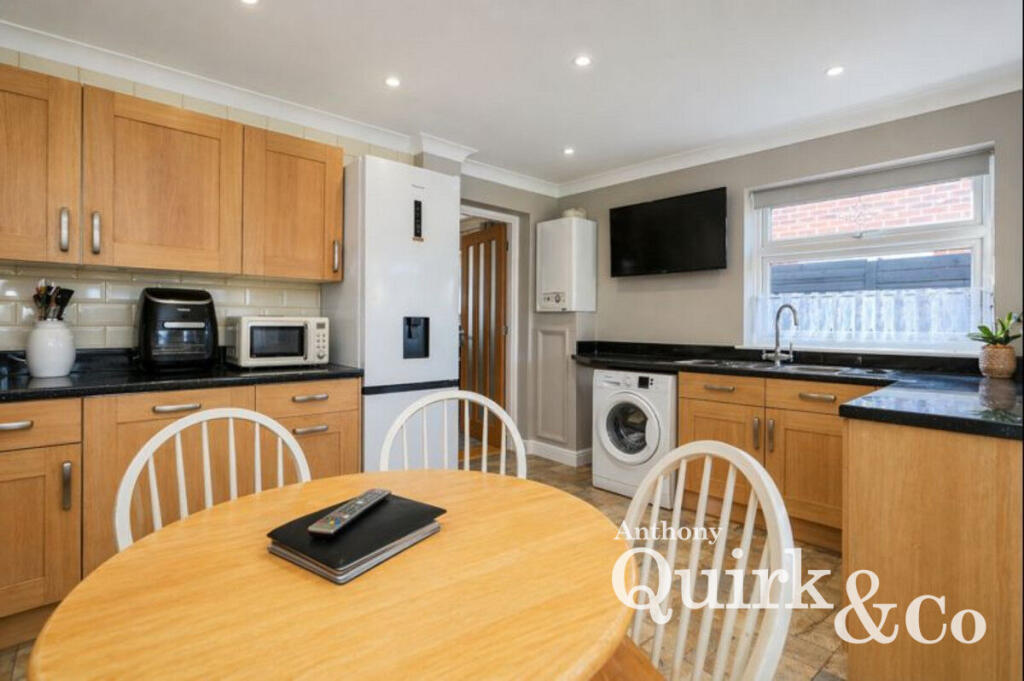 House in Rainham, Orchard Village, South Hornchurch - View 4