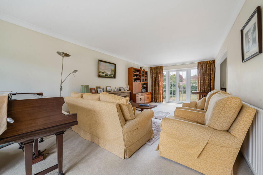 Cromwell Place, Cranleigh, GU6 7LF photo 3