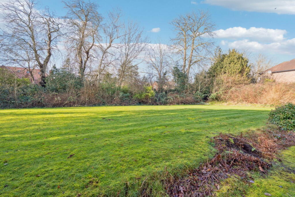 Dene Road, Northwood photo 3