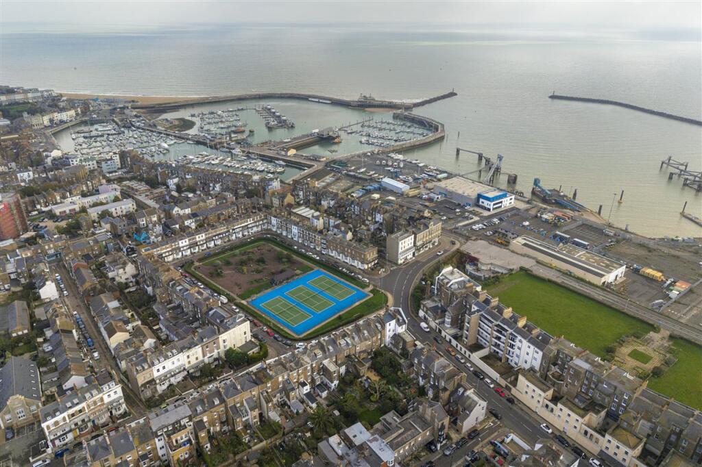 Churchill House School, 42, Spencer Square, Ramsgate, Ramsgate photo 4