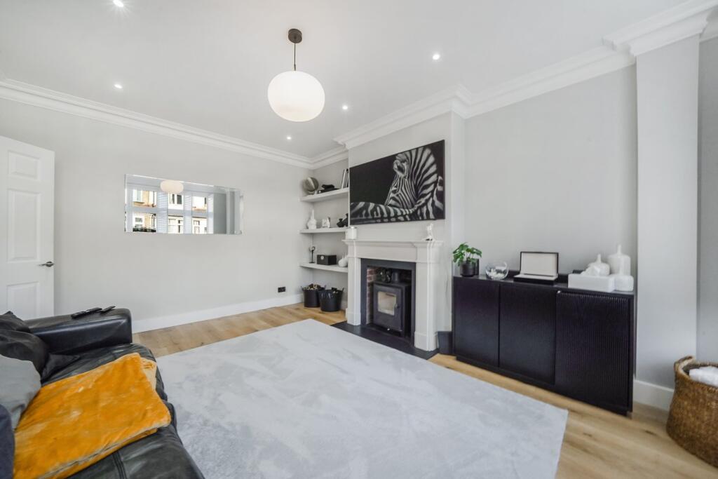House in London, Waddon - View 3