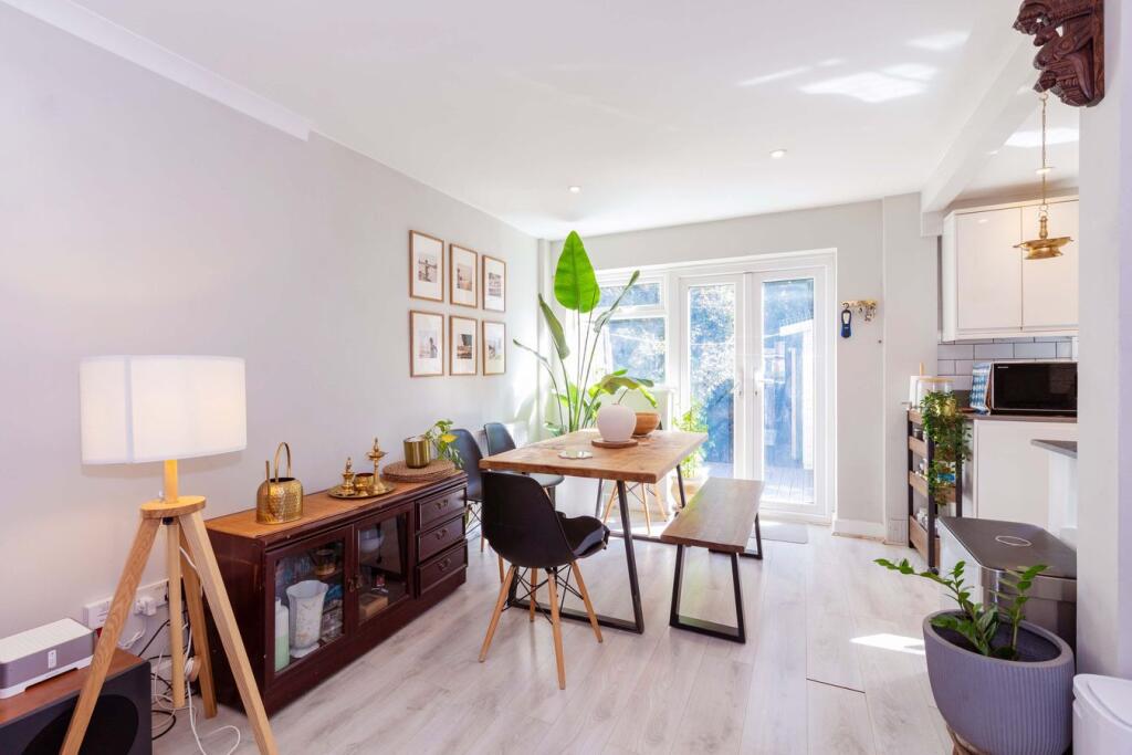 House in Maidenhead, Fishery - View 4