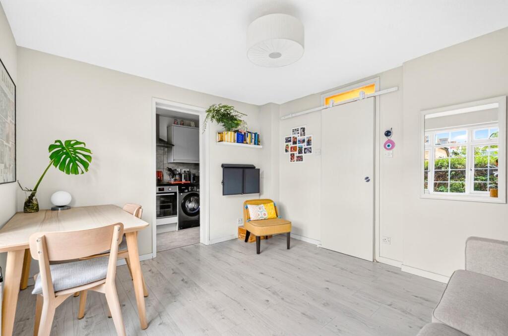 Apartment in London - More