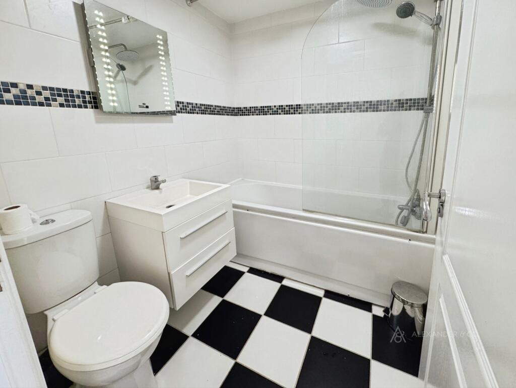 Apartment in Luton - More