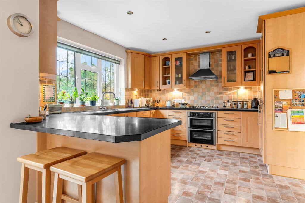 Additional image 3 of Canonsfield Road, Welwyn