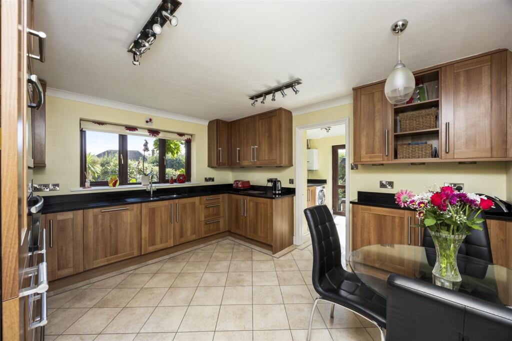 Cherry Gardens, Worthing photo 5