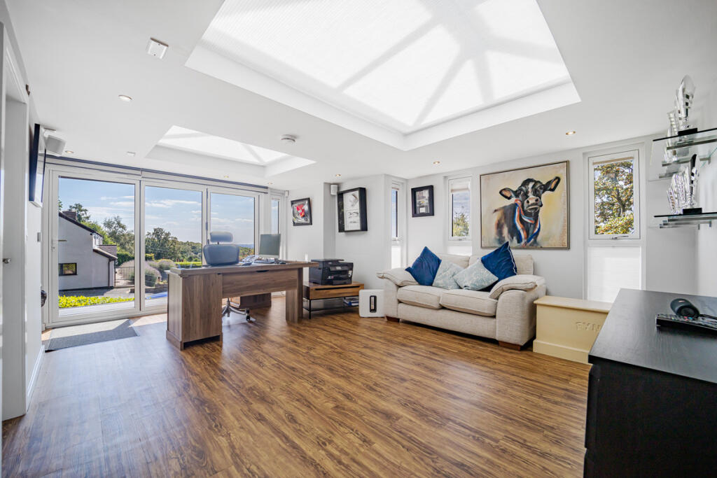Detached home with self contained annex / office photo 4