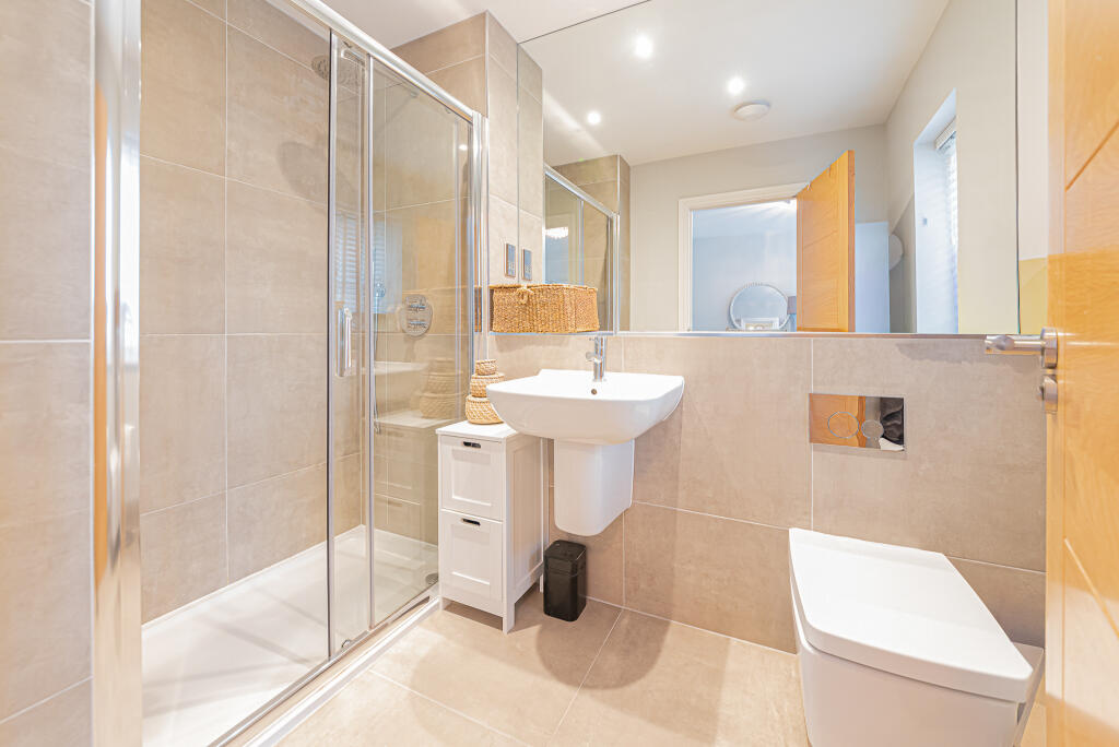 House in Winkfield, Woodside - More