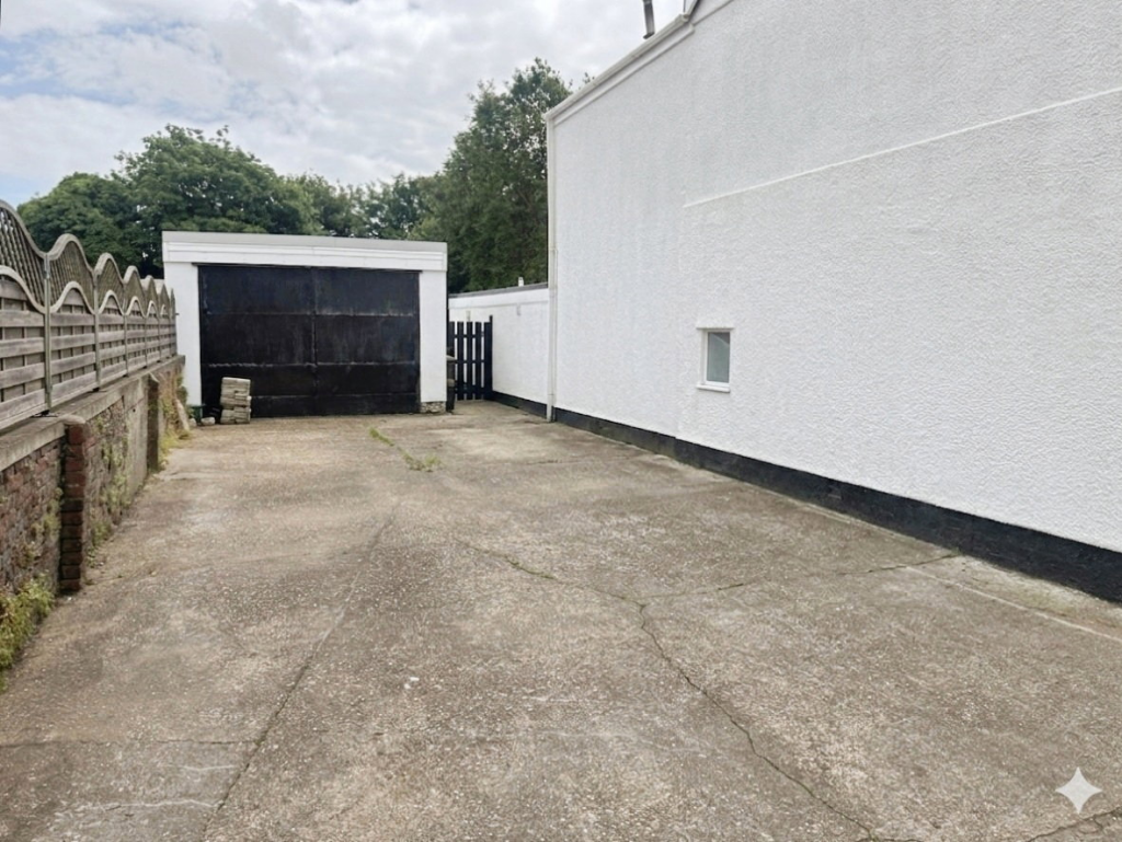 House in Swansea, Cockett - View 2