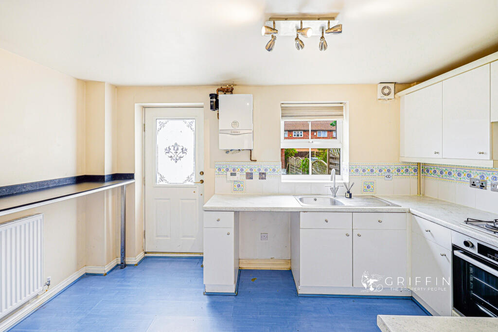 Fyfield Drive, South Ockendon, RM15 photo 3