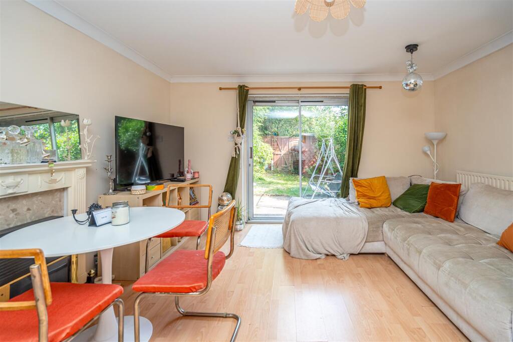 18 Tanfield Close, Tettenhall Wood, Wolverhampton, WV6 8EG photo 3