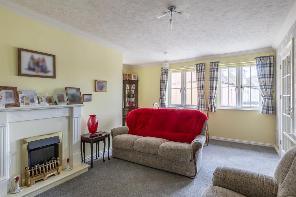 Apartment in Faversham, Preston - View 4