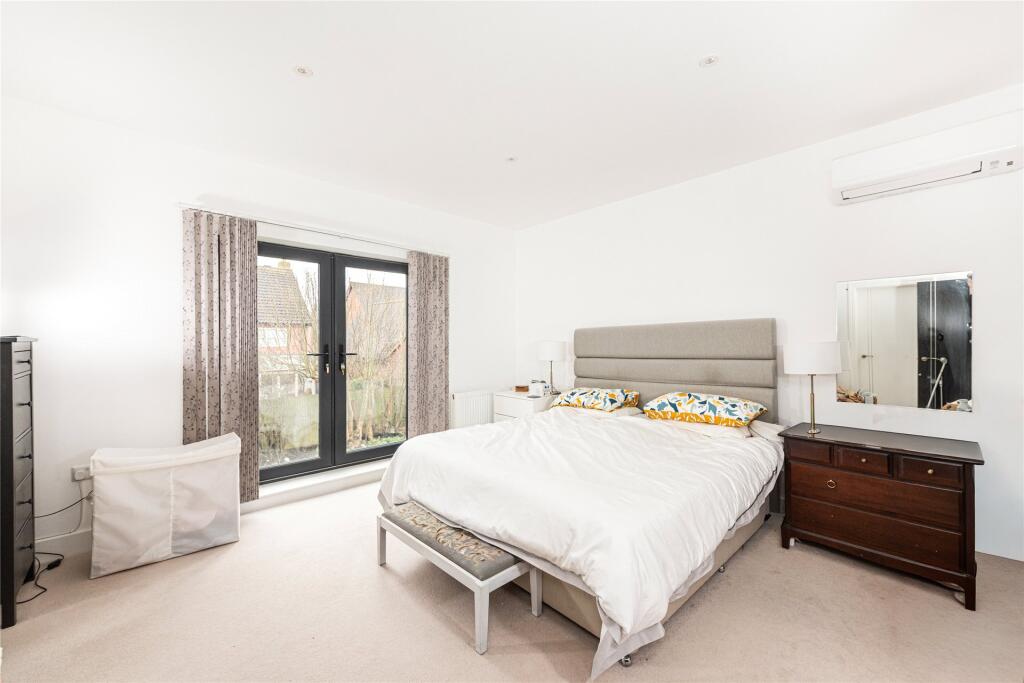 House in Milton Keynes, Monkston Park, Kents Hill, Monkston and Brinklow - View 5