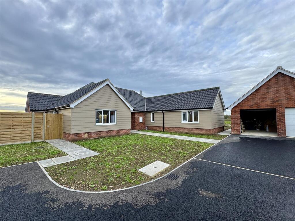 4-bed house on Hall Road, Brockdish, £650,000