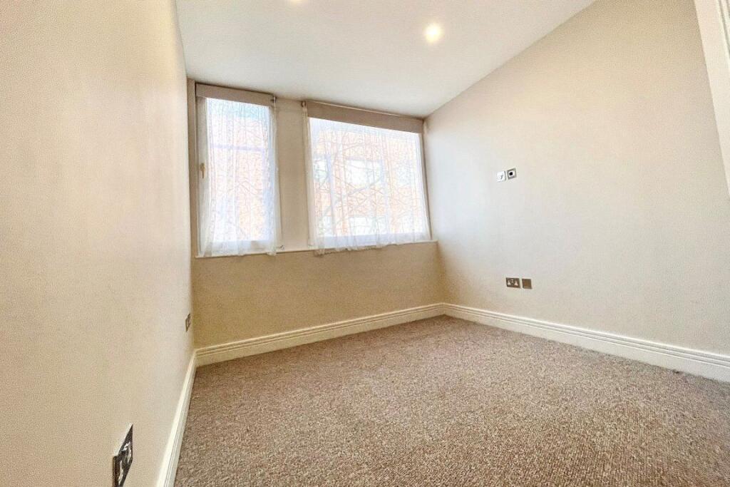 Apartment in Slough - More