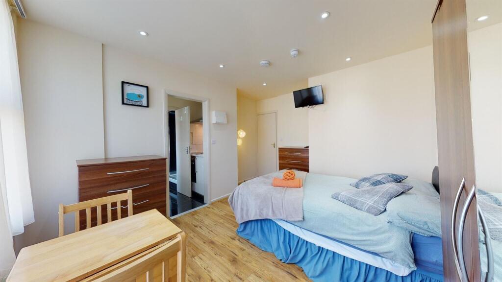 Main image of property: (Bills Included) Ash Grove, Cricklewood NW2