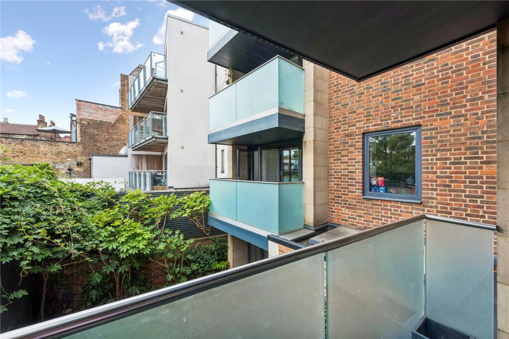 Apartment in London - More