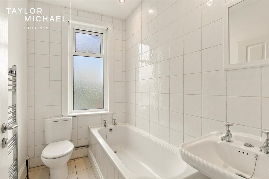 6 bedroom terraced house for rent
