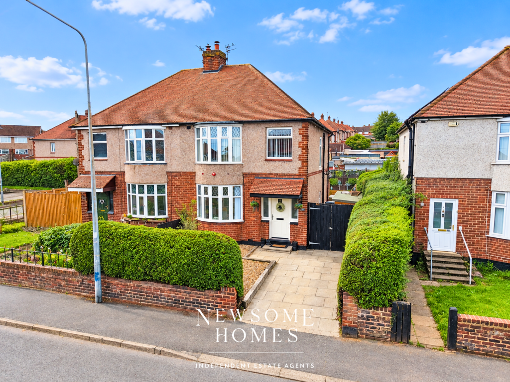3-bed semi-detached on Prince Of Wales Avenue, Flint, £195,000