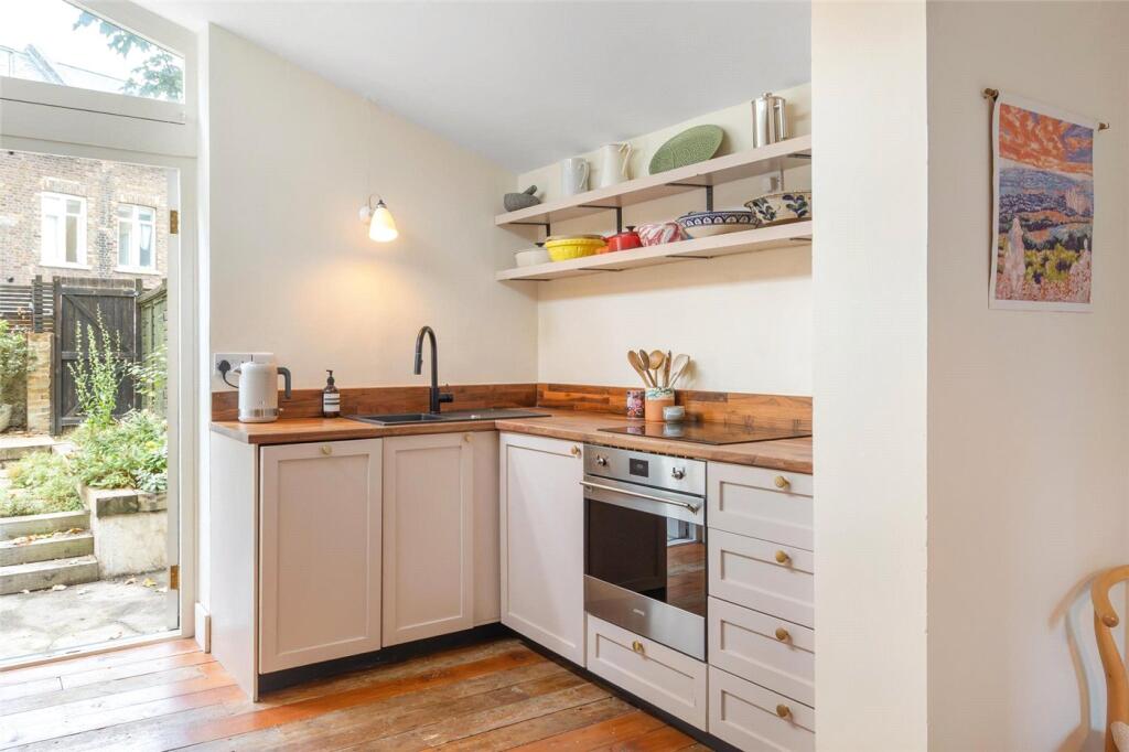 House in London - View 5