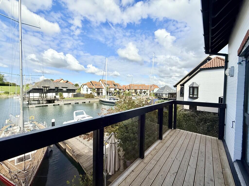 3-bed other on Astra Court, Hythe, Southampton, £800,000