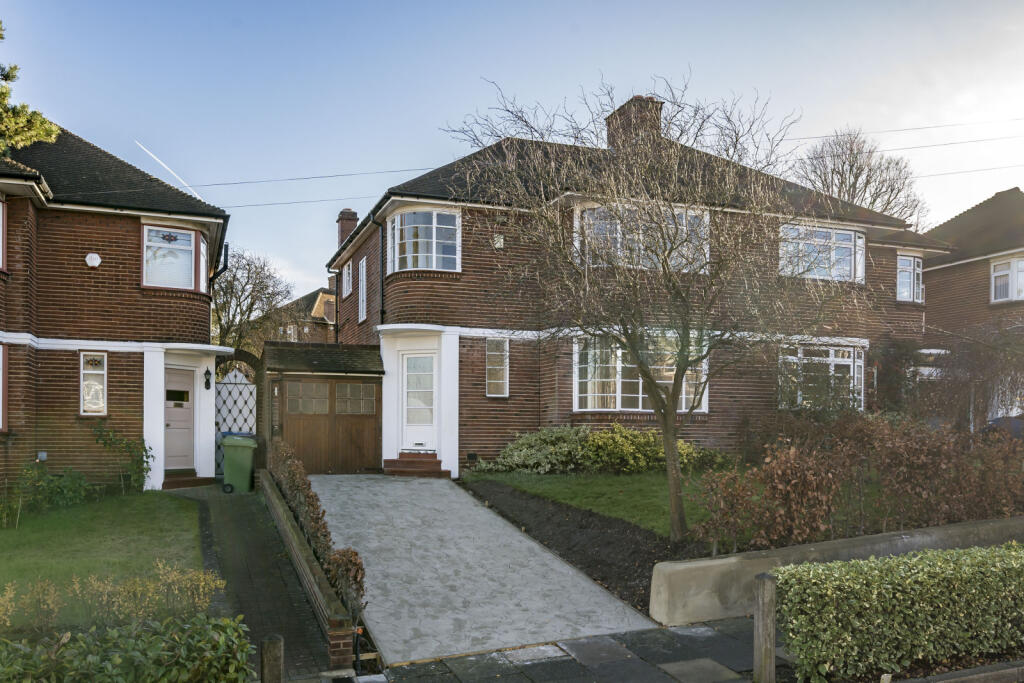 Main image of property: Plum Lane, London, SE18