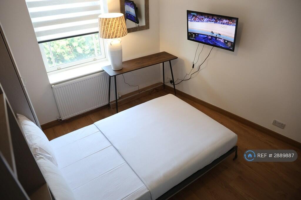 Studio flat for rent