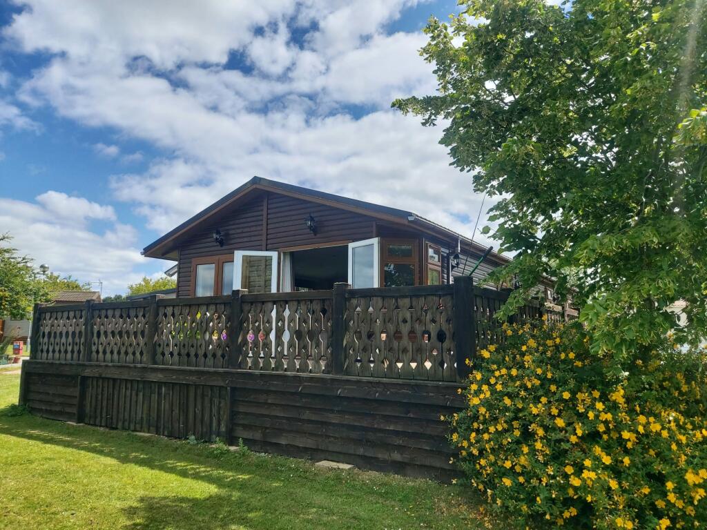 2-bed caravan on Carlton Meres Park, Carlton, Saxmundham, £90,000