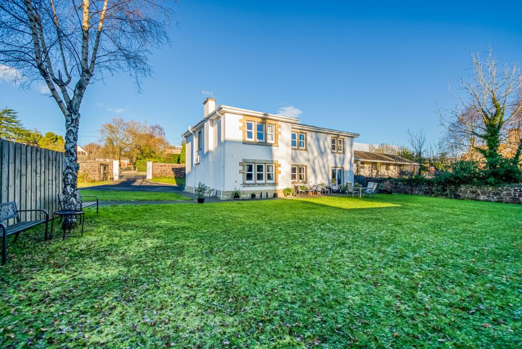 Main image of property: 2c Albert Street, Helensburgh, G84 7SG