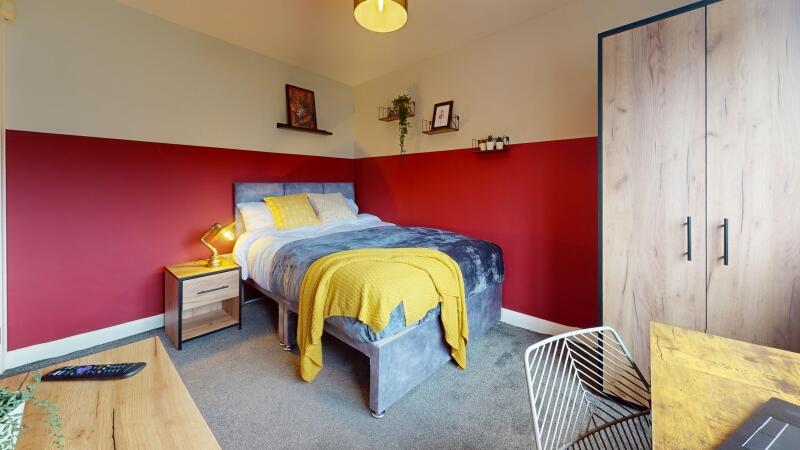 6 bedroom semi-detached house for rent