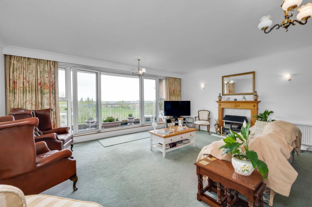 Apartment in Elmbridge, Weybridge - View 4
