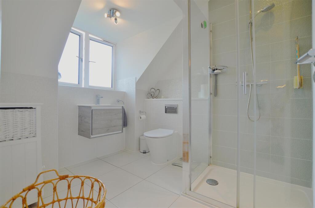 House in Slough - View 5