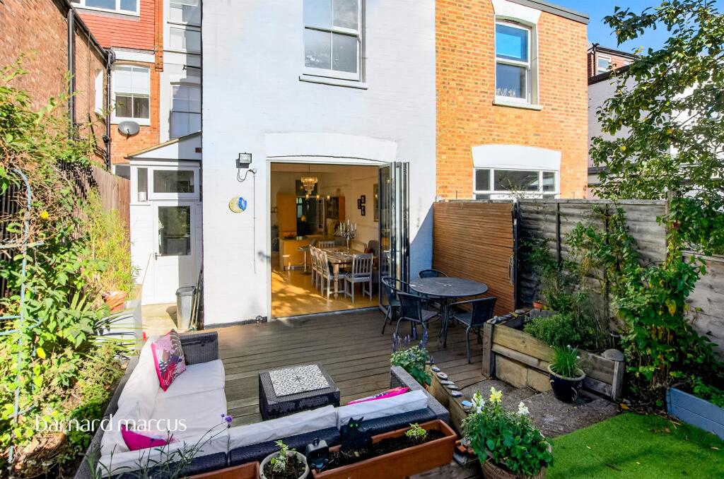 House in London, Muswell Hill - More