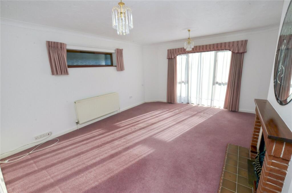 Greensome Drive, Ferndown, Dorset, BH22 photo 2