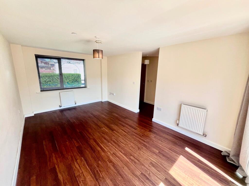 House in Newport Pagnell, Tickford End - View 4