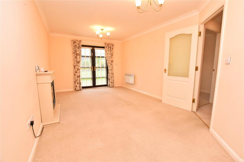 Newshaw Lane, Hadfield, Glossop, Derbyshire, SK13 photo 3