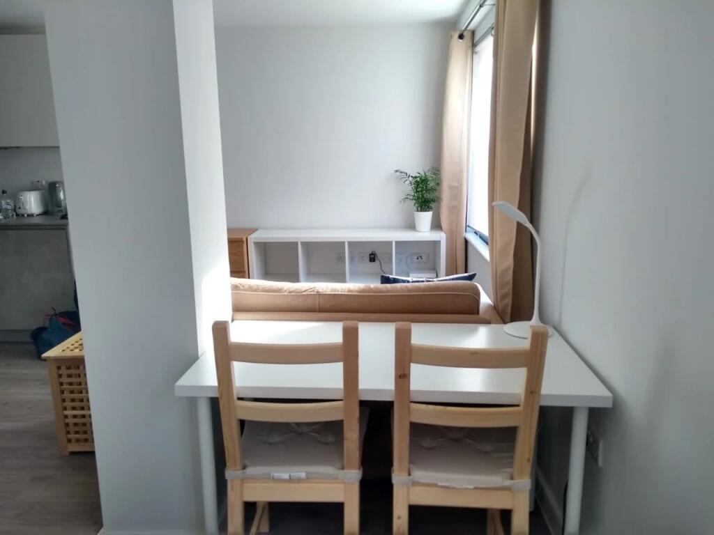 Apartment in Bristol - View 3