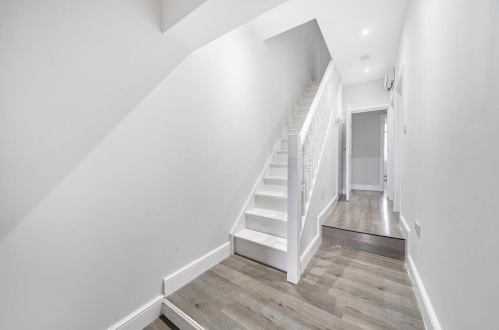 Apartment in Harrow - More