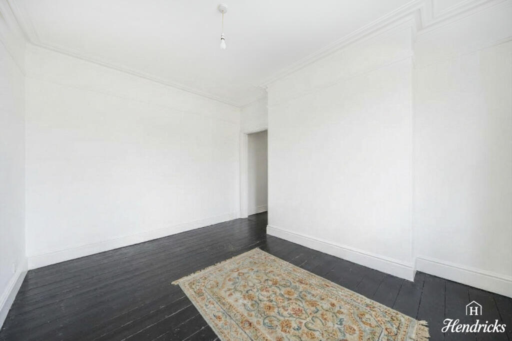 Apartment in Southend-on-Sea - View 4