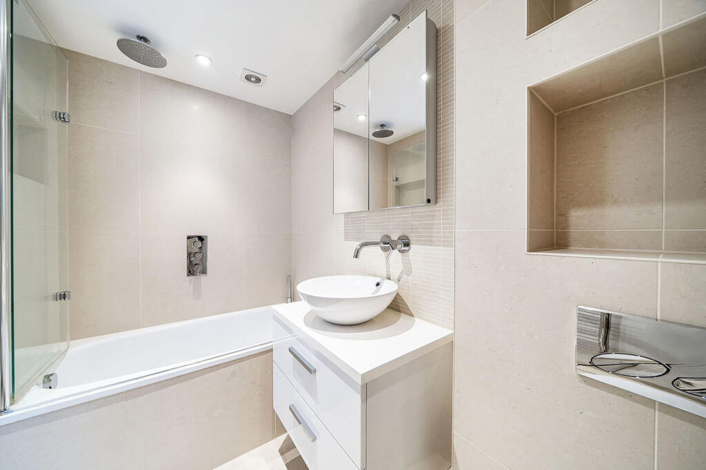 Apartment in London - View 5