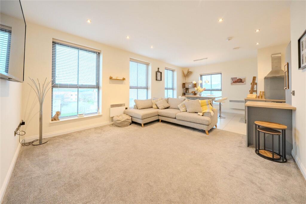 73 Dyehouse Walk, Yeadon, Leeds photo 4