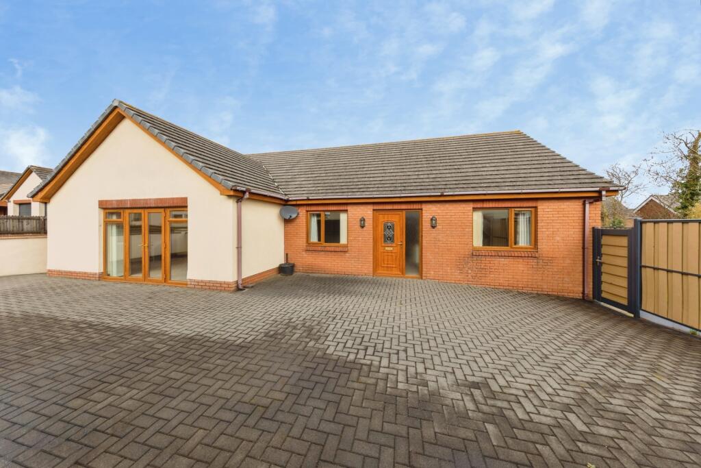 Main image of property: Clos Nathaniel, Pwll Trap