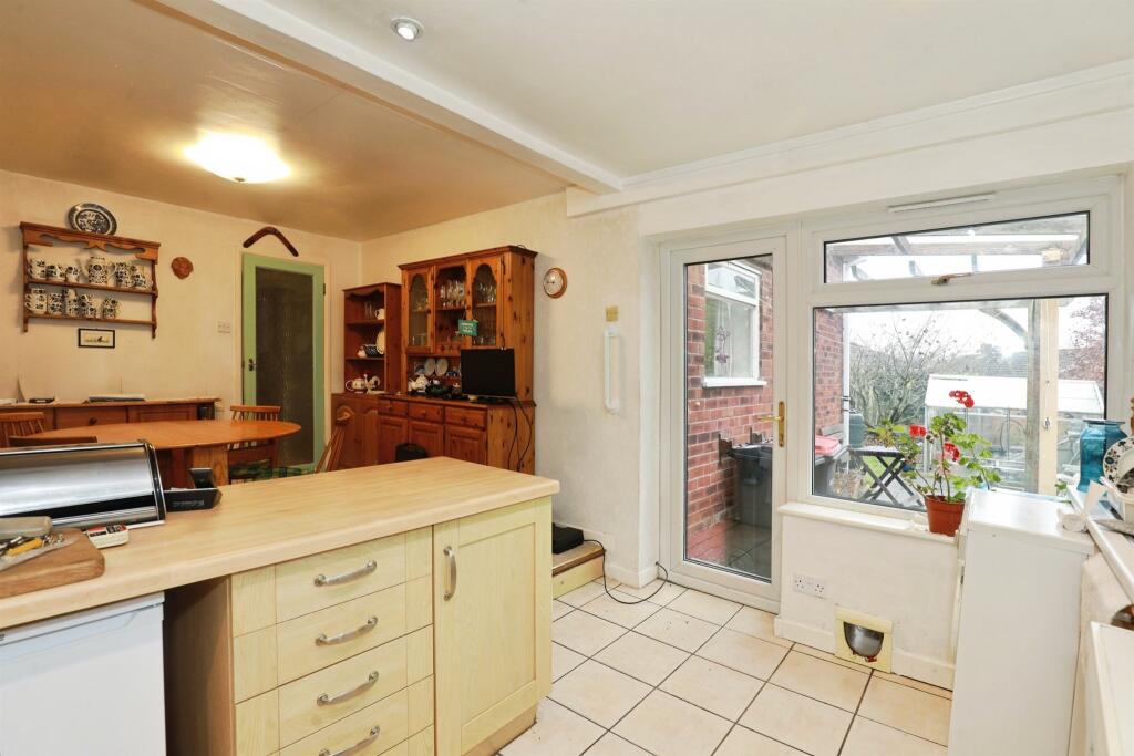 Shores Green Drive, Wincham, Northwich photo 3