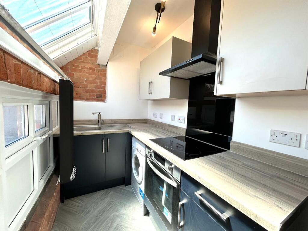 Main image of property: Professional Apartment - York Street, Leicester